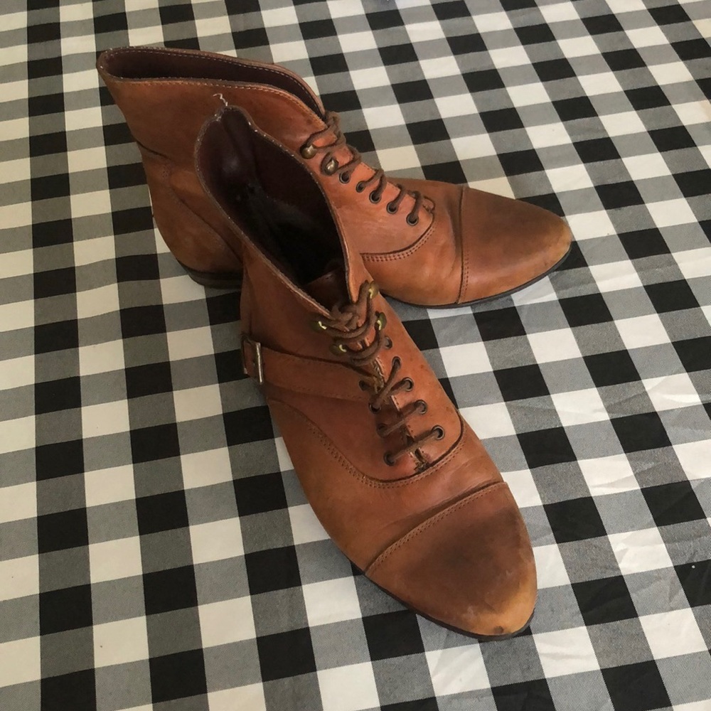 Cognac booties
